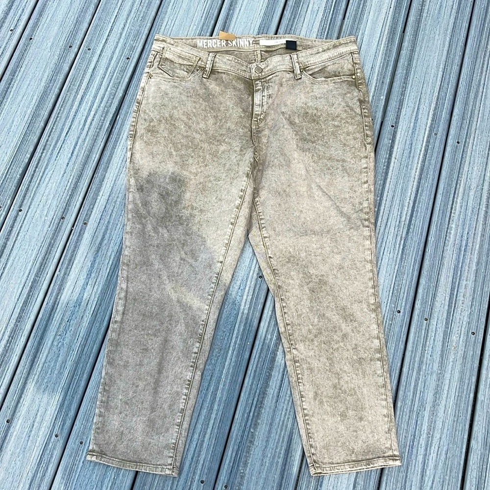 NWT DKNY - Mercer Skinny washed moss green colored jeans - size 18W